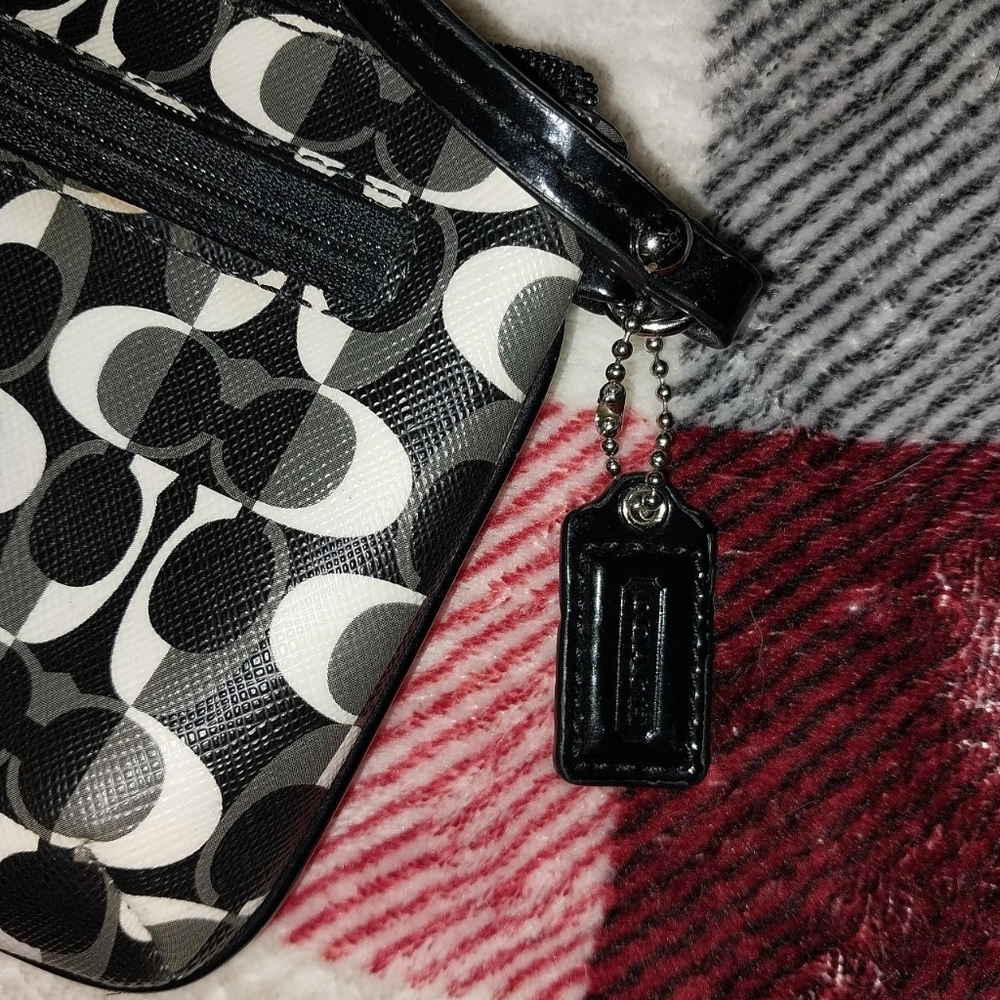 Coach wristlet - Picture 3 of 8